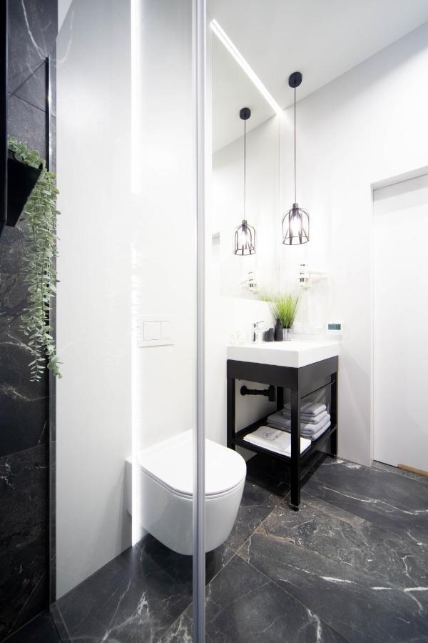 Jacuzzi Apartment Main Square クラクフ エクステリア 写真