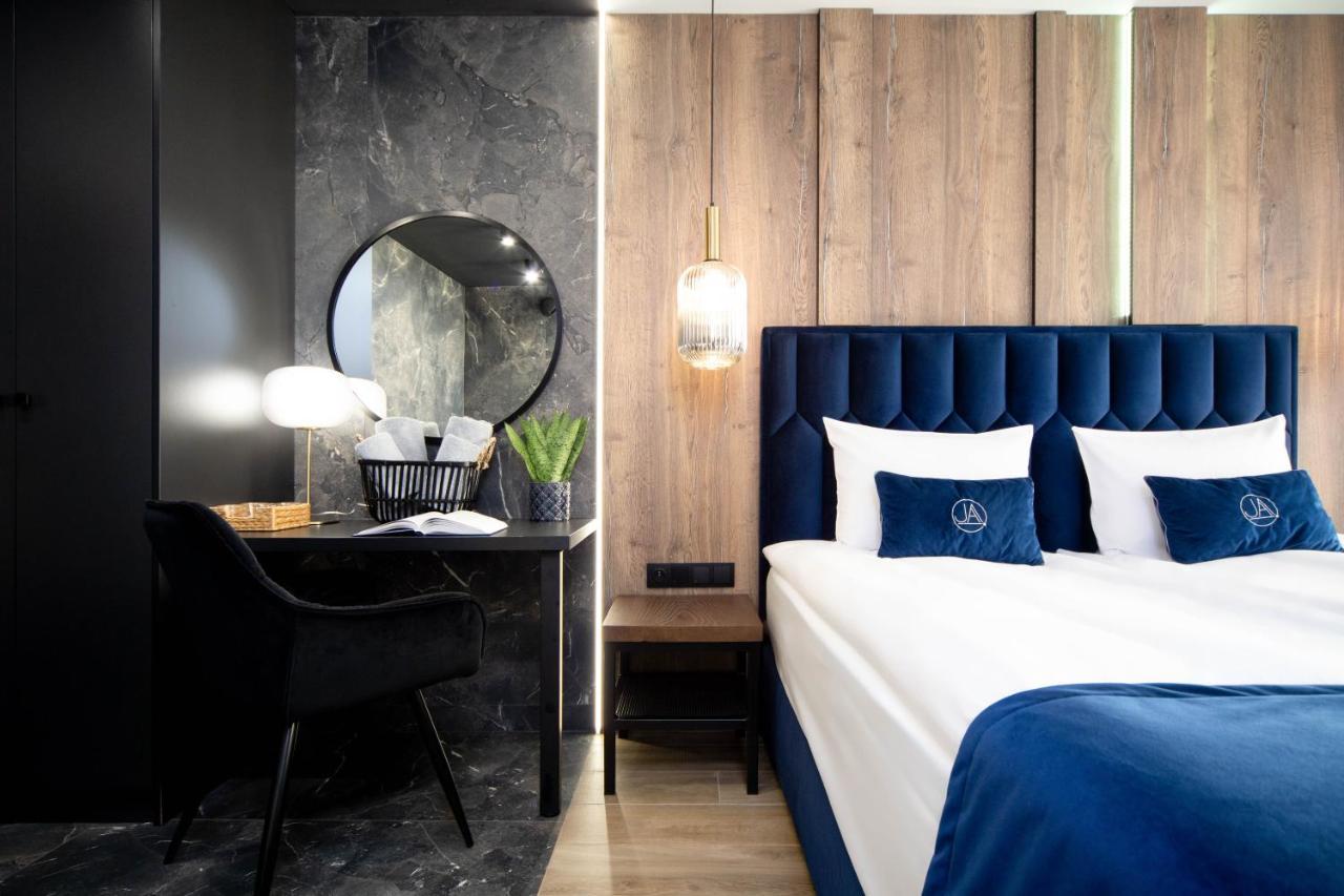 Jacuzzi Apartment Main Square クラクフ エクステリア 写真