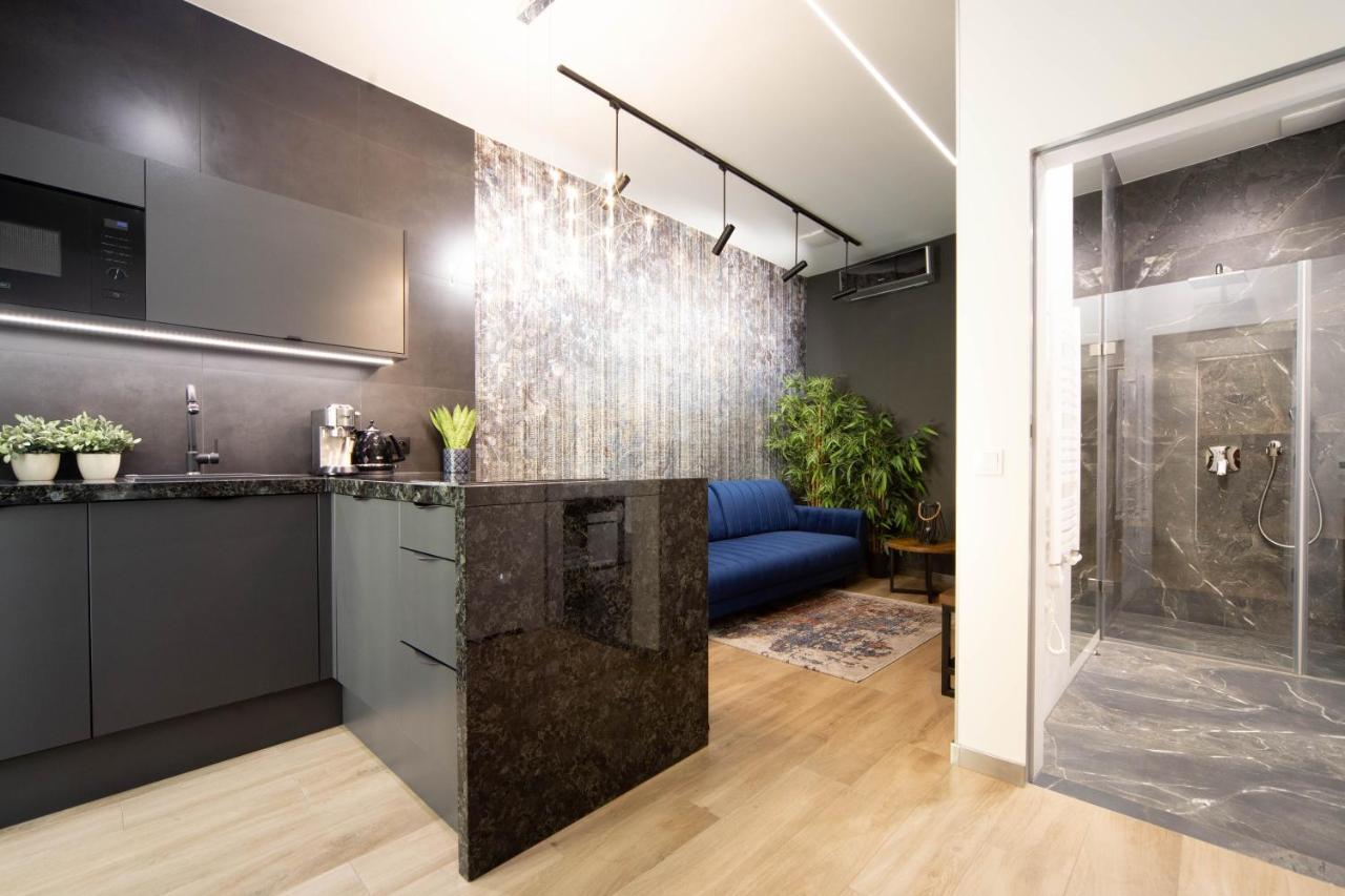 Jacuzzi Apartment Main Square クラクフ エクステリア 写真