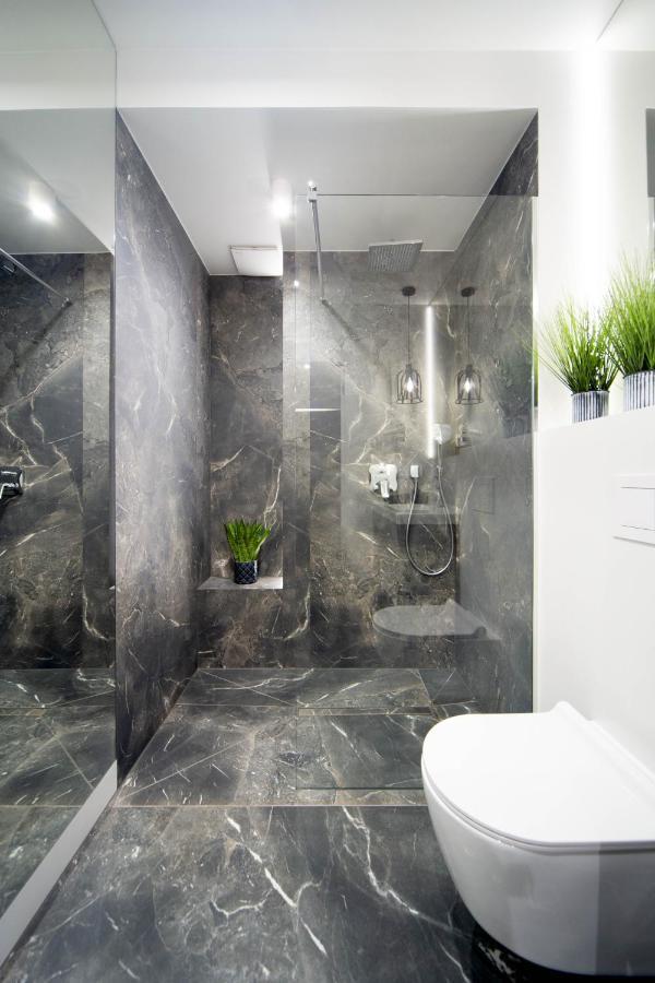 Jacuzzi Apartment Main Square クラクフ エクステリア 写真