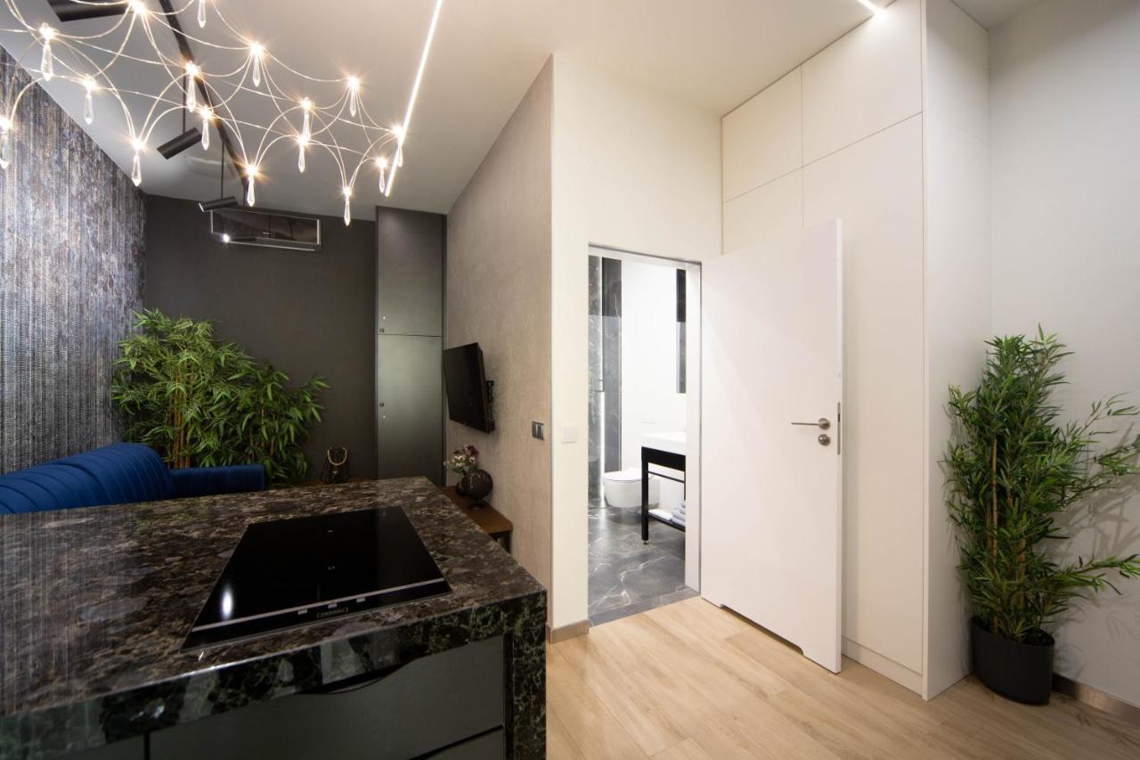 Jacuzzi Apartment Main Square クラクフ エクステリア 写真