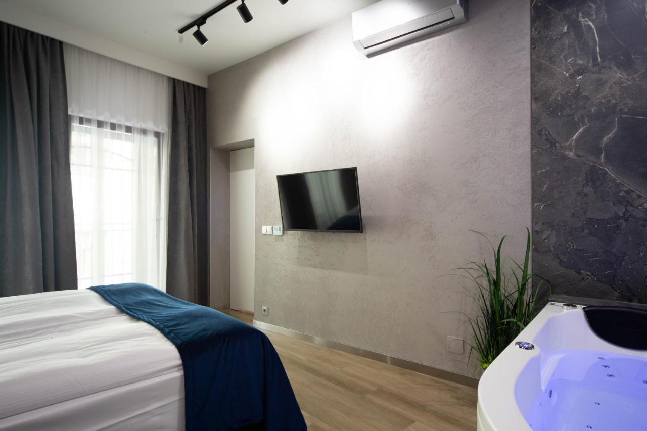 Jacuzzi Apartment Main Square クラクフ エクステリア 写真