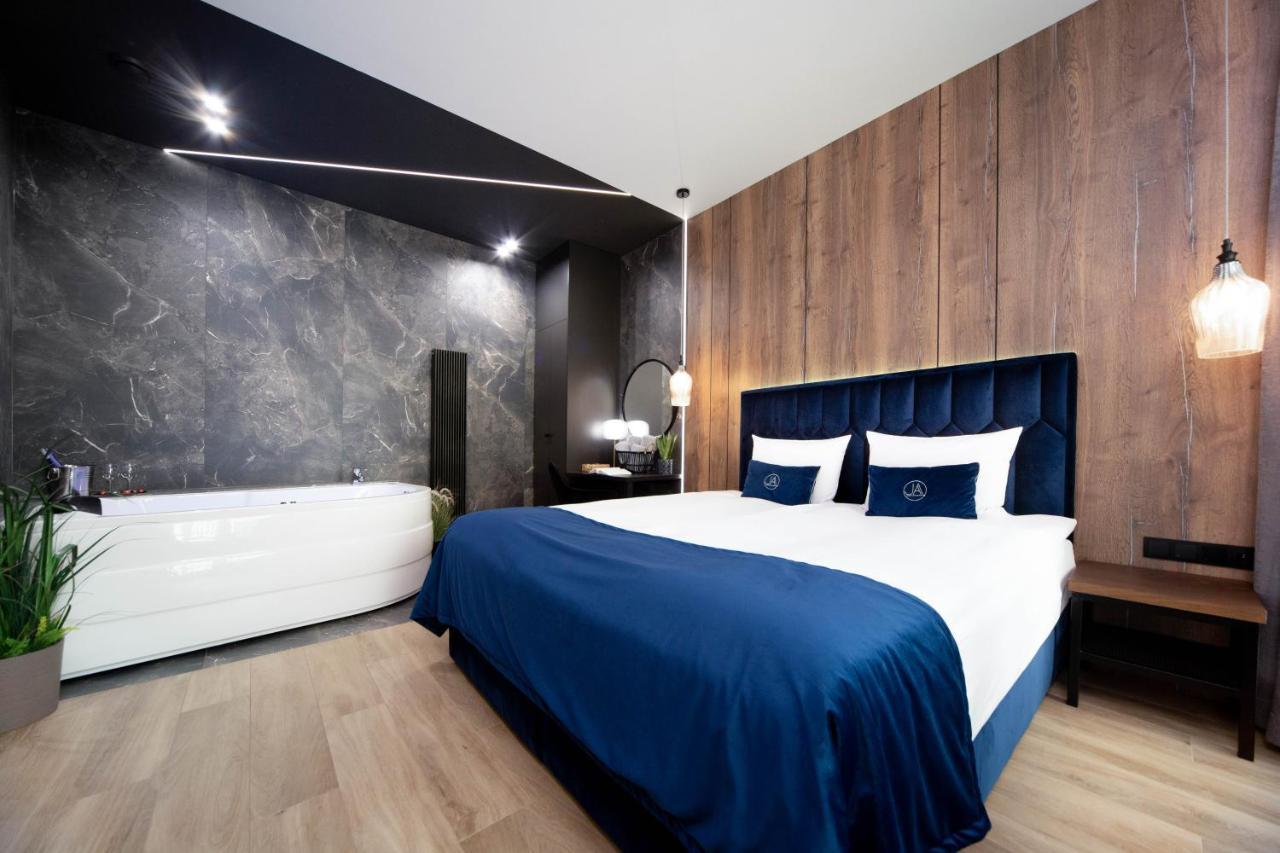 Jacuzzi Apartment Main Square クラクフ エクステリア 写真