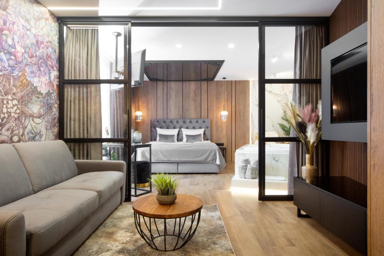 Jacuzzi Apartment Main Square クラクフ エクステリア 写真