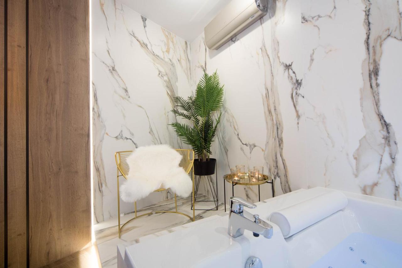 Jacuzzi Apartment Main Square クラクフ エクステリア 写真