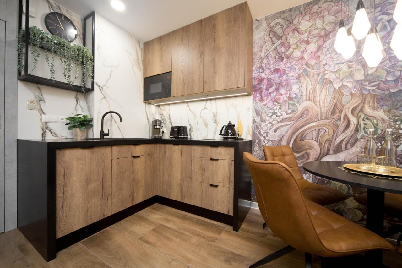 Jacuzzi Apartment Main Square クラクフ エクステリア 写真