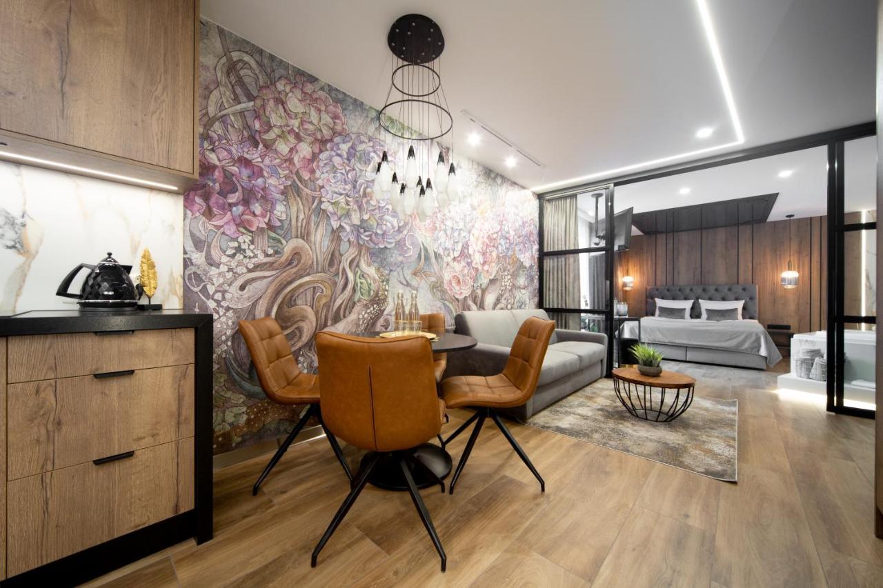 Jacuzzi Apartment Main Square クラクフ エクステリア 写真