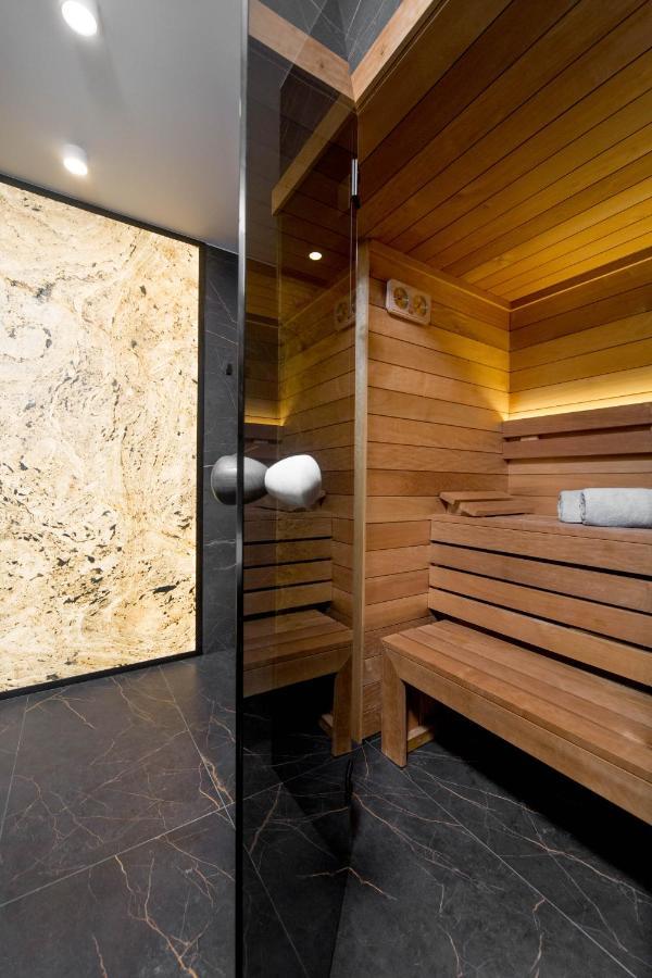 Jacuzzi Apartment Main Square クラクフ エクステリア 写真